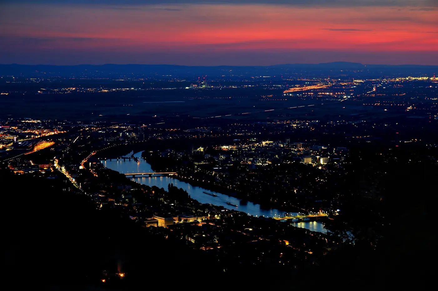 Nächtlicher Blick vom Königstuhl über Heidelberg und die Rheinebene