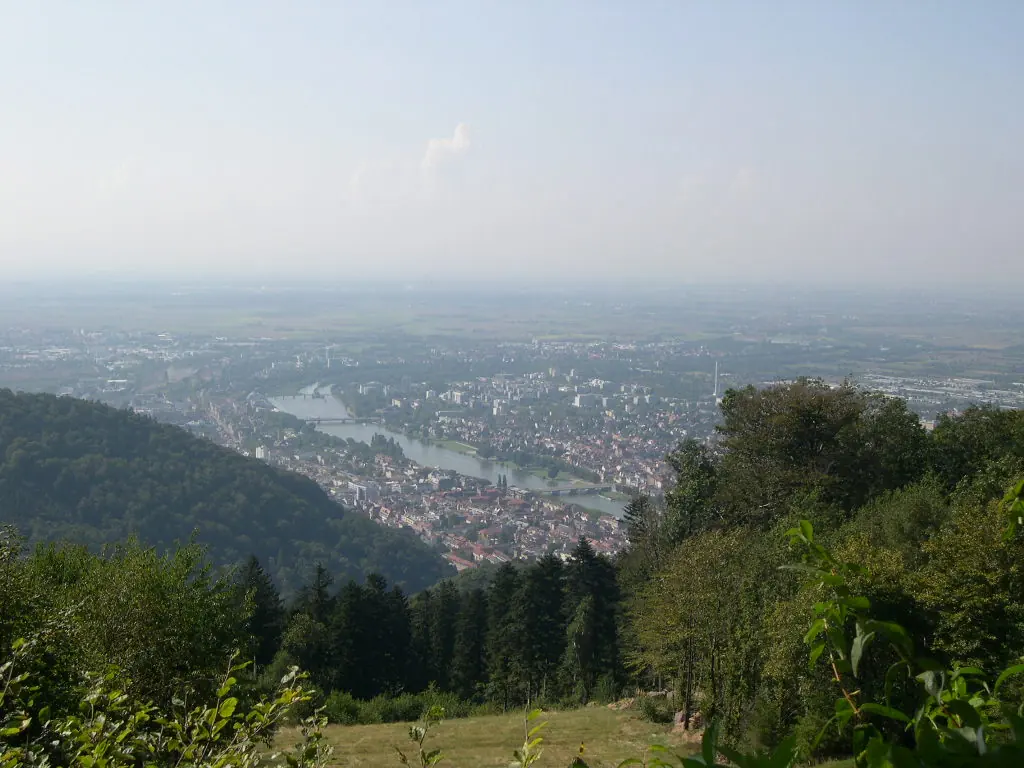 Blick vom Königstuhl auf Heidelberg und das Neckartal